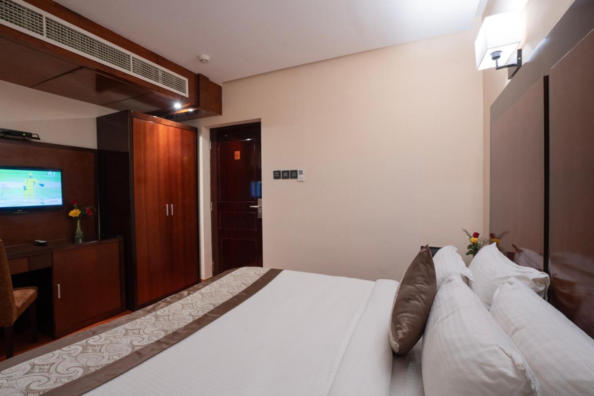 Park Avenue Hotel Nungambakkam Chennai Exteriör bild
