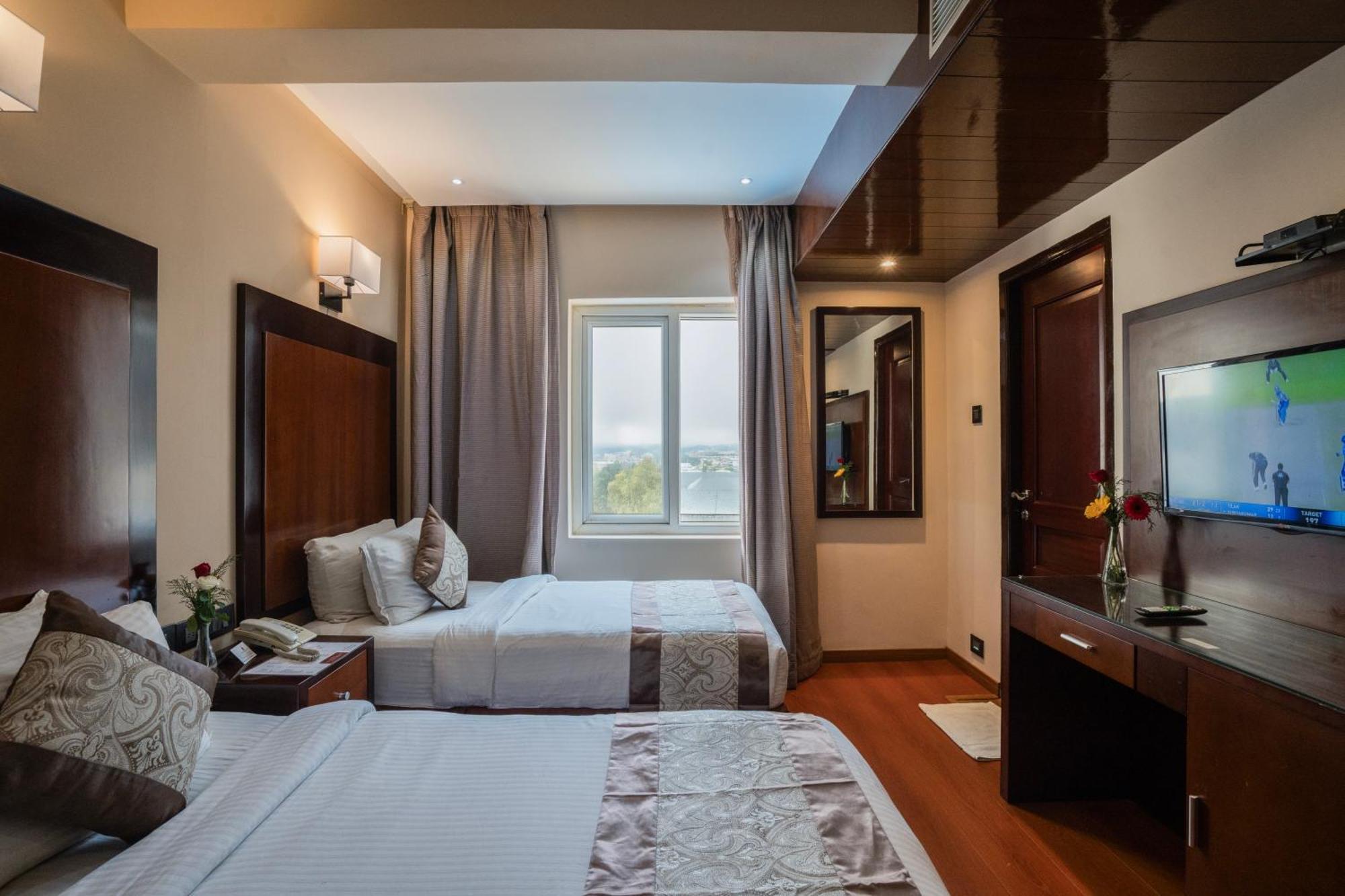 Park Avenue Hotel Nungambakkam Chennai Exteriör bild